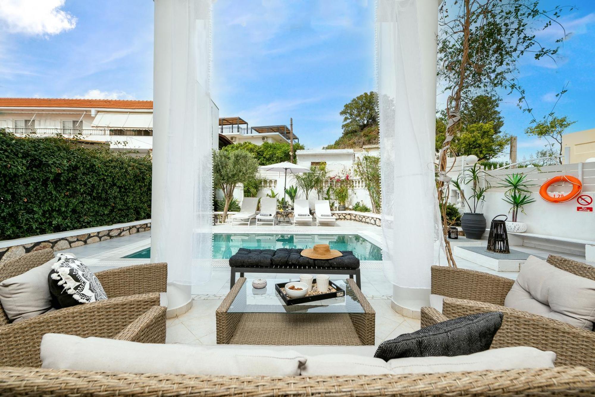 Willa Mikaela'S Pool House Afandu Zewnętrze zdjęcie